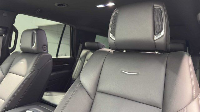 Used 2024 Cadillac Escalade Luxury RWD image 24