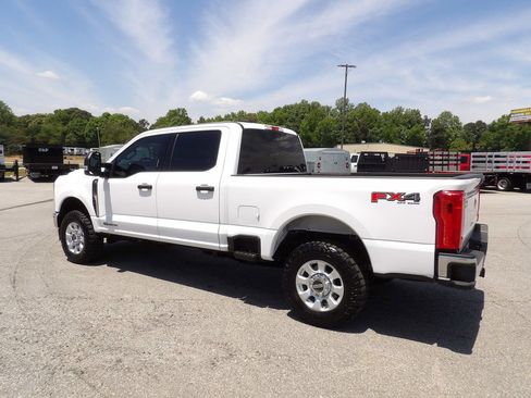 Used 2024 Ford F250 XLT w/ FX4 Off-Road Package AWD/4WD image 4