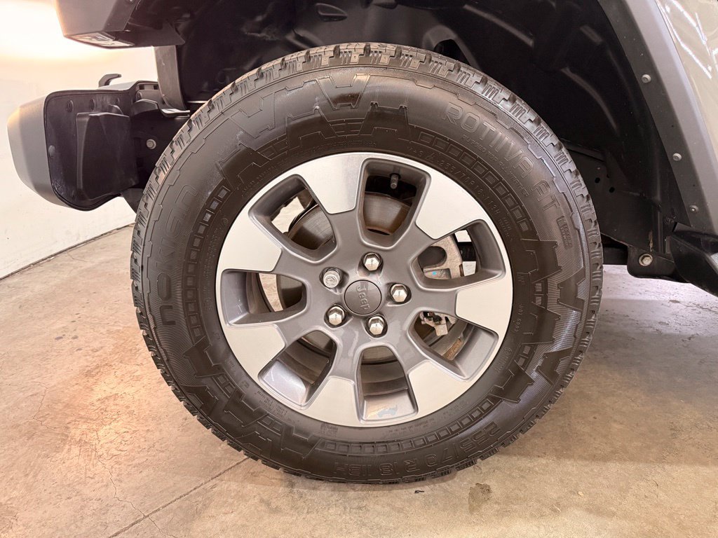 Used 2021 Jeep Wrangler Unlimited Sahara w/ Uconnect 4C Nav & Sound Group AWD/4WD image 16