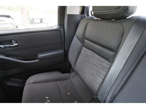 Used 2023 Nissan Frontier SV w/ Technology Package RWD image 11
