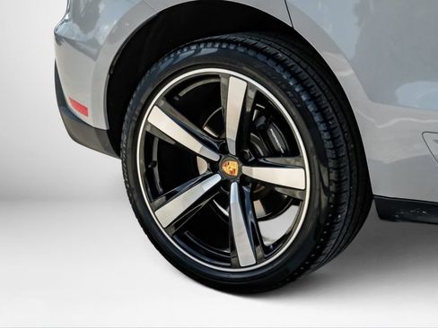 Used 2024 Porsche Macan AWD/4WD image 54