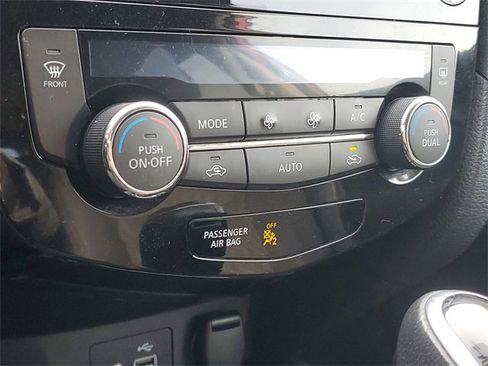 Used 2020 Nissan Rogue S image 25