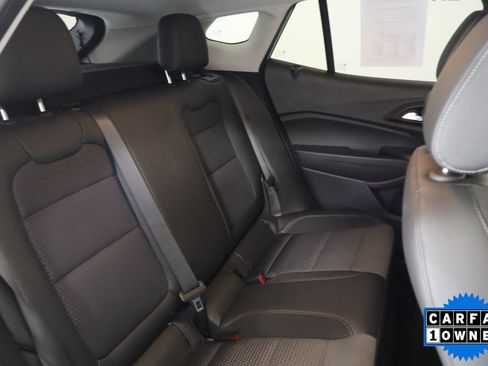 Used 2025 Chevrolet Trax LT FWD image 19