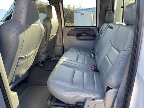 Used 2007 Ford F550 2WD Crew Cab Super Duty image 16