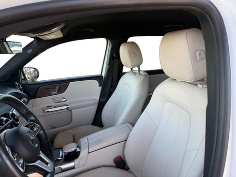 Used 2020 Mercedes-Benz GLB 250 w/ Premium Package image 10