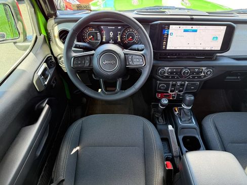Used 2025 Jeep Gladiator Sport AWD/4WD image 19