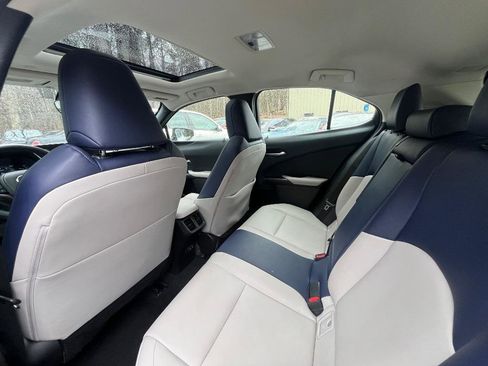 Used 2021 Lexus UX 200 w/ Premium Package image 40