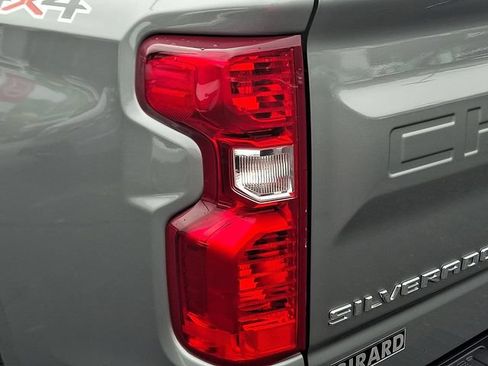 Used 2023 Chevrolet Silverado 1500 LT AWD/4WD image 10