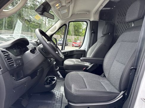Used 2025 RAM ProMaster 2500 w/ U-Haul Equipment Group FWD image 11