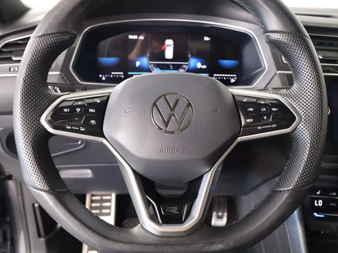 Used 2024 Volkswagen Tiguan SE R-Line AWD/4WD image 3