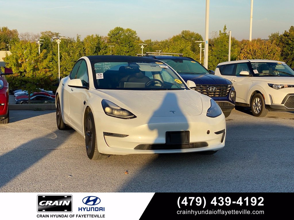 Used 2023 Tesla Model 3 Standard Range RWD image 1