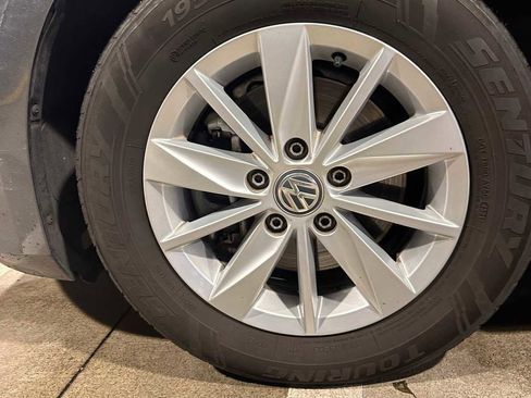 Used 2017 Volkswagen Golf SEL image 9