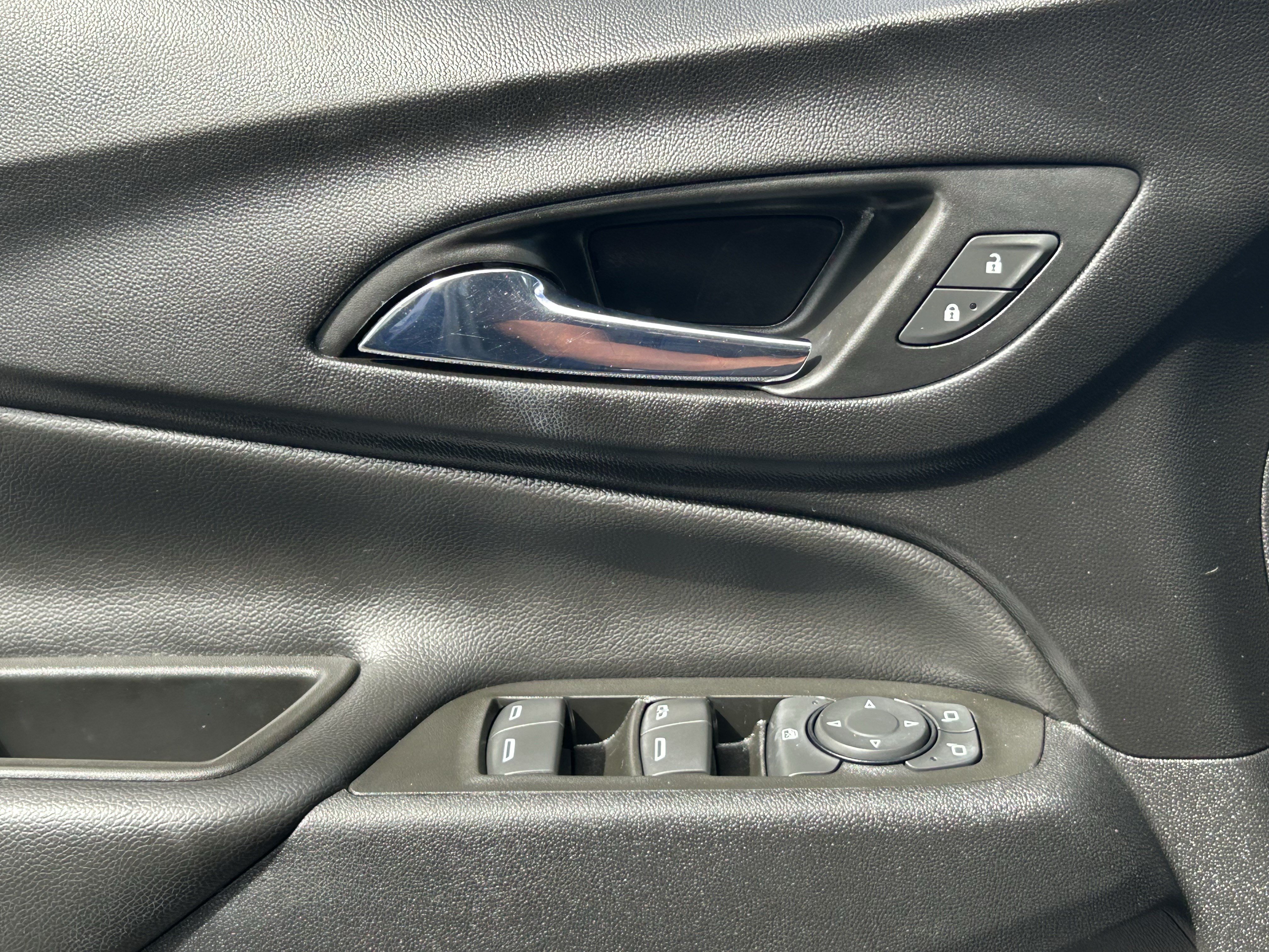Used 2022 Chevrolet Equinox LT AWD/4WD image 19