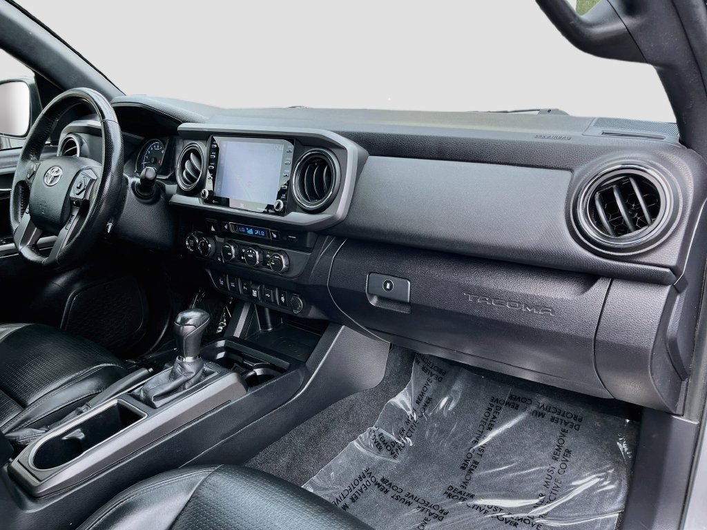 Used 2020 Toyota Tacoma TRD Sport w/ TRD Premium Sport Package AWD/4WD image 29