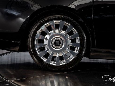 Used 2022 Rolls-Royce Phantom Sedan image 16