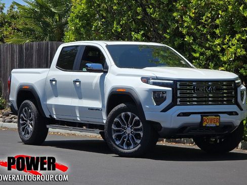 New 2026 GMC Canyon Denali w/ LPO, Black Badging Package AWD/4WD image 1