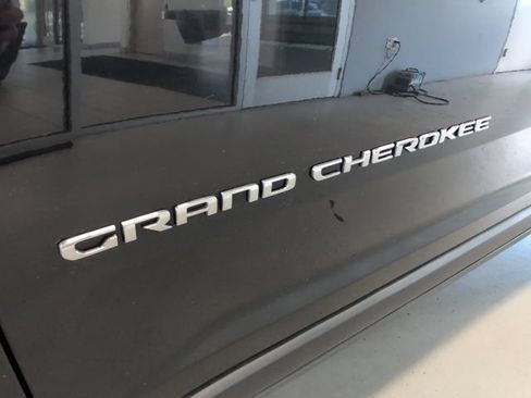 Used 2023 Jeep Grand Cherokee Limited AWD/4WD image 10
