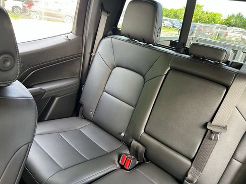 Used 2025 Chevrolet Colorado LT w/ LT Convenience Package AWD/4WD image 13