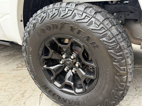 Used 2022 RAM 1500 Laramie AWD/4WD image 12