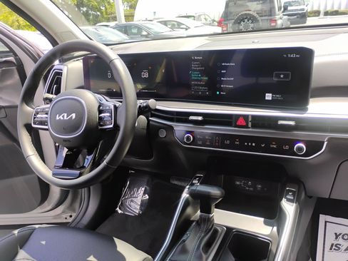 Used 2024 Kia Sorento S w/ Panoramic Sunroof Package FWD image 55