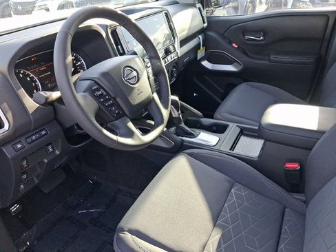 Used 2025 Nissan Frontier SV w/ SV Convenience Package RWD image 18