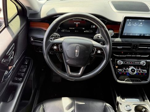 Used 2022 Lincoln Corsair Reserve w/ Equipment Group 201A FWD image 10
