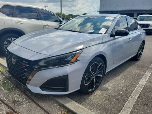 Certified 2023 Nissan Altima 2.5 SR FWD image 1