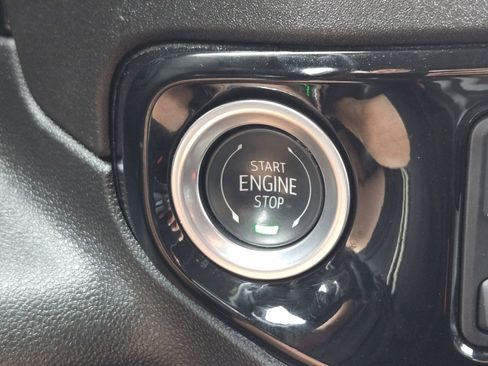 Used 2025 GMC Sierra 1500 SLT AWD/4WD image 16