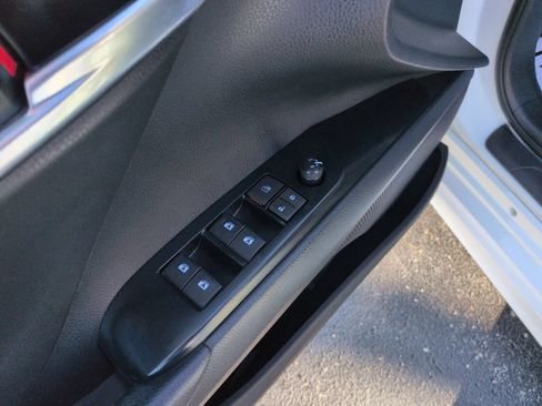 Used 2018 Toyota Camry SE w/ Audio Package FWD image 11