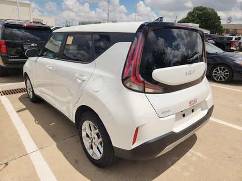 Used 2024 Kia Soul LX w/ Option Group 015 FWD image 6