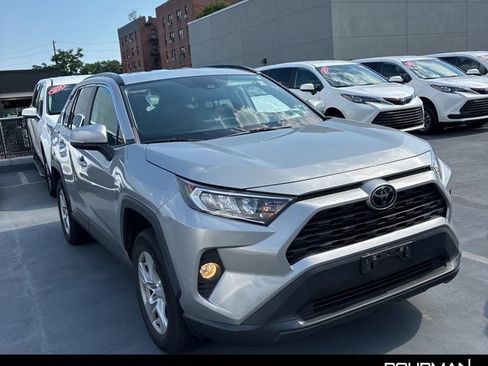 Used 2020 Toyota RAV4 XLE w/ Carpet Mat Package AWD/4WD image 6