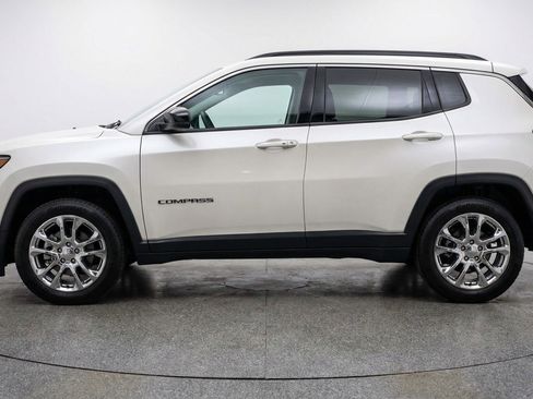 Used 2025 Jeep Compass Limited AWD/4WD image 5