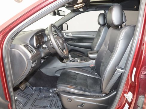 Used 2017 Jeep Grand Cherokee Altitude image 11