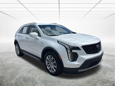 Used 2022 Cadillac XT4 Premium Luxury w/ Enhanced Visibility Package FWD image 2