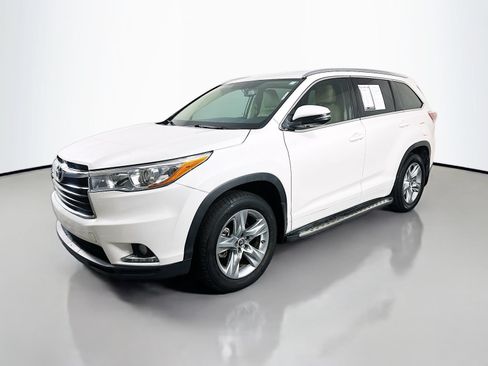 Used 2016 Toyota Highlander Limited FWD image 3