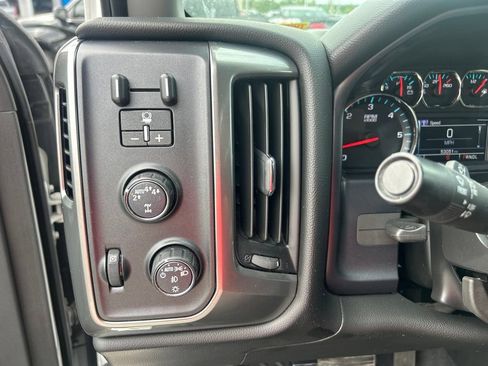 Used 2018 Chevrolet Silverado 1500 LT w/ All Star Edition AWD/4WD image 17