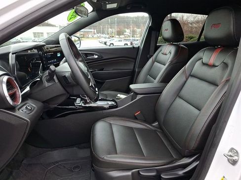 Used 2025 Chevrolet Trax RS w/ Driver Confidence Package image 13