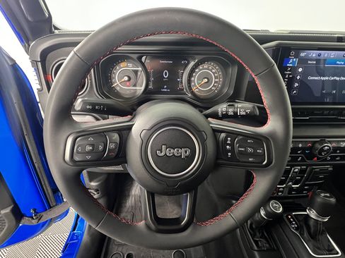 Used 2024 Jeep Wrangler Unlimited Rubicon image 25