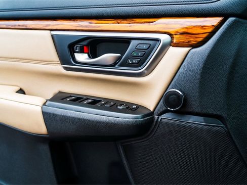 Used 2018 Honda CR-V Touring image 19