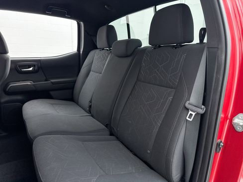 Used 2017 Toyota Tacoma TRD Sport image 31