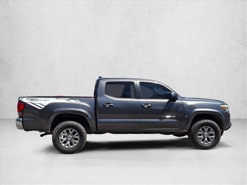 Used 2018 Toyota Tacoma SR5 RWD image 2