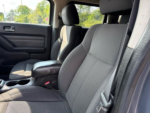 Used 2009 HUMMER H3T Alpha AWD/4WD image 16