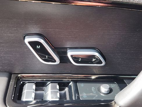 Used 2025 Land Rover Range Rover Sport SE AWD/4WD image 24