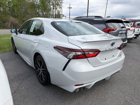 Used 2023 Toyota Camry SE w/ Cold Weather Package FWD image 5
