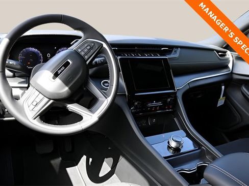 New 2025 Jeep Grand Cherokee Laredo w/ Trailer Tow Package image 13