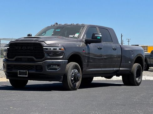 New 2026 RAM 3500 Laramie AWD/4WD image 7