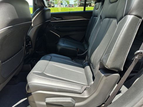 Used 2023 Jeep Grand Cherokee L Overland w/ Luxury Tech Group IV image 22