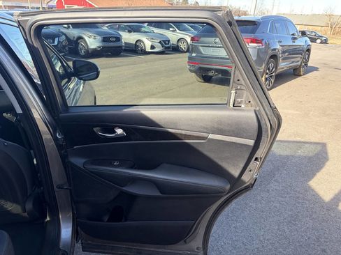 Used 2018 Kia Sorento FWD image 23