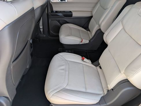 Used 2020 Ford Explorer Platinum w/ Premium Technology Package AWD/4WD image 19