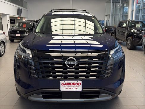 New 2026 Nissan Pathfinder SL image 3